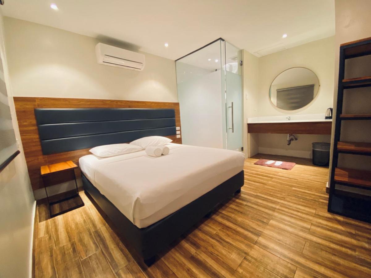The Hub District Garden Suites Pasay Ngoại thất bức ảnh